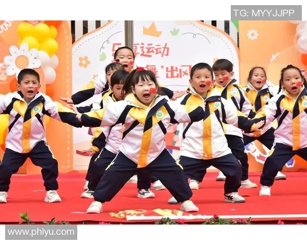 西瓜霜携手足球明星开启夏日清凉之旅助力运动健康新风尚