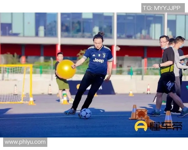 美女记者深度采访足球明星揭秘场外生活与职业心路历程